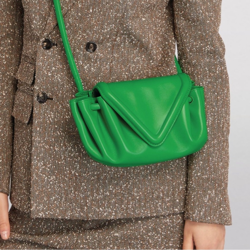 BOTTEGA VENETA
Small Beak Bag